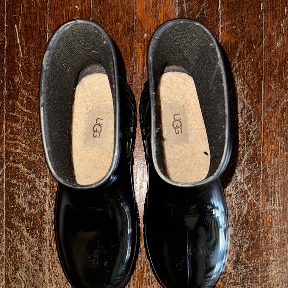 UGG Black Rain & Snow Boots with Glossy Finish - Picture 4 of 6